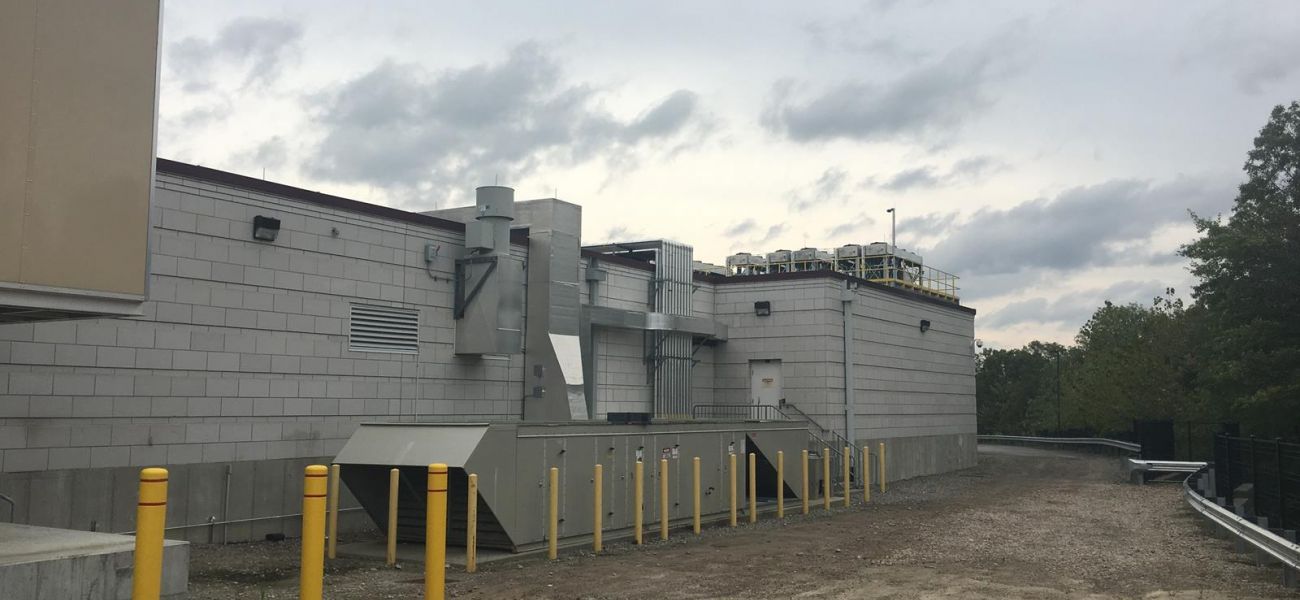 Refrigerant piping on building Refrigerant piping on building